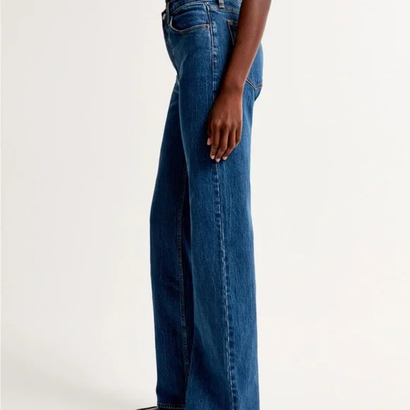 BNWT Abercrombie high-rise 90’s relaxed Jean. Size 26 x short - Inseam: 26.5″ - Picture 4 of 7
